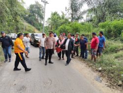 BUPATI KARO TINJAU LOKASI LONGSOR DI DESA MBETUNG, POLSEK JUHAR LAKSANAKAN PENGAMANAN