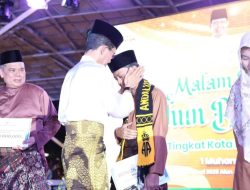 Disaksikan Ribuan Orang, Amsakar Serahkan Bonus untk Peraih Juara Umum di STQH Kepri