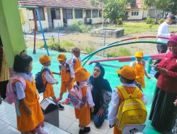 Ketua Bhayangkari Cabang Kota Barelang Lakukan Kunjungan dan Bimbingan ke TK Kemala Bhayangkari II Belakang Padang