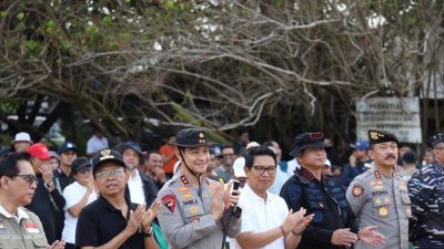 Kapolda Bali dan 5.000 Relawan Satukan Langkah Bersihkan Pantai Kedonganan